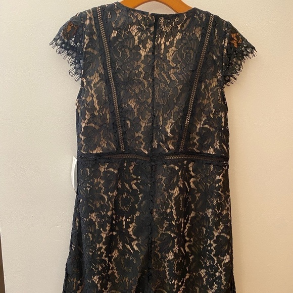 NWT Tobi Black Lace Nude Cap Sleeve Tie Front Dress - Picture 10 of 12